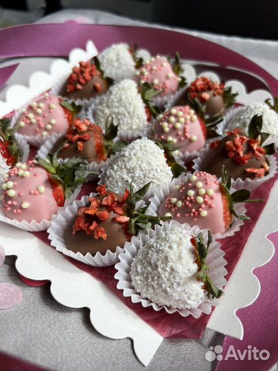 Клубничная коробочка (ягоды в шоколаде)