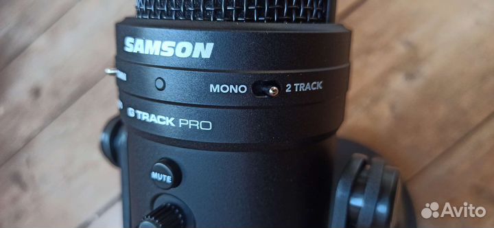 Студийный конденсаторный микрофон