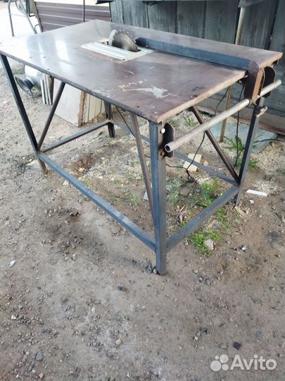 Циркулярный стол