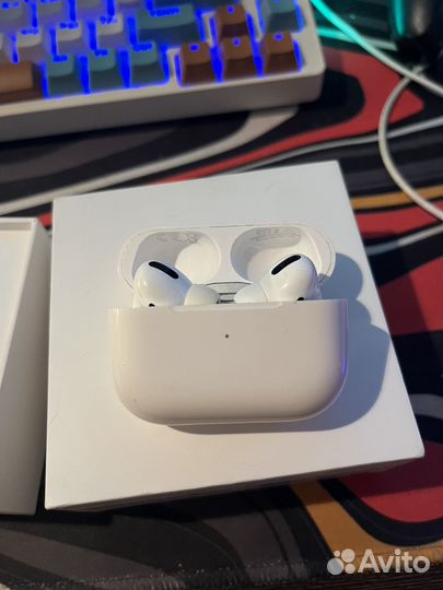 Airpods pro кейсы и наушники