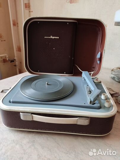 Виниловый проигрыватель Молодежный