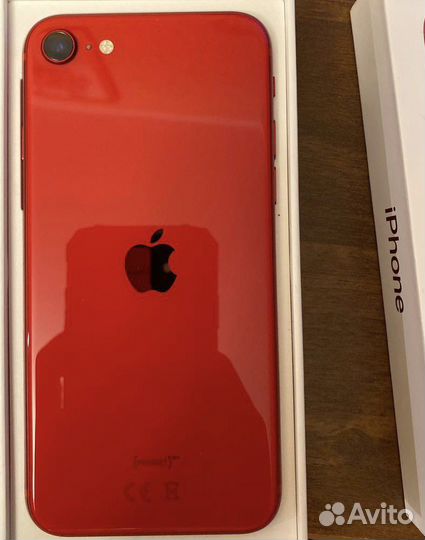 Телефон iPhone SE 2021