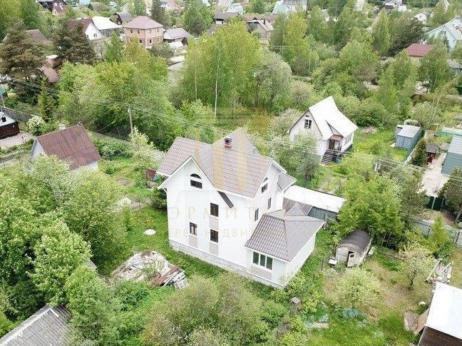 Коттедж 193,2 м² на участке 9 сот.