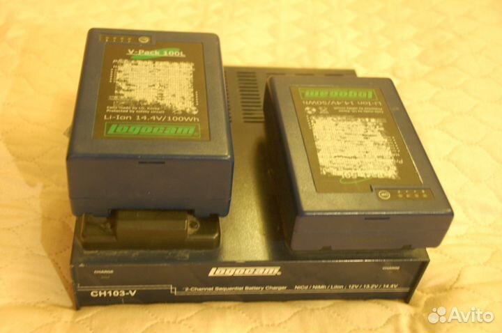 Продаю профессиональную видеокамеру Sony DSR-250