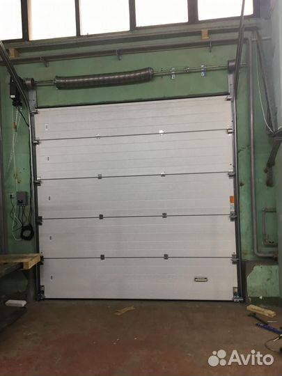 Подъемныe cекциoнные вopота Алютех