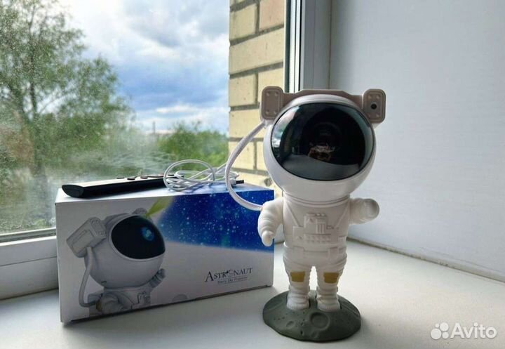 Лазерный ночник космонавт проектор звёздного неба