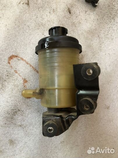 Бачок гидроусилителя (Hyundai Santa Fe)