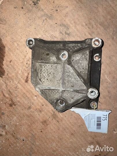 Кронштейн компрессора кондиционера Citroen C4 B7