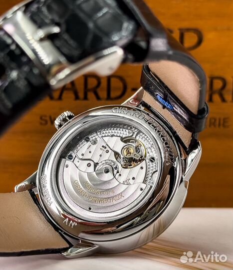 Часы Girard-Perregaux 1966 Moon Phases