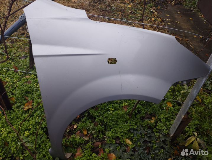 Крыло переднее правое