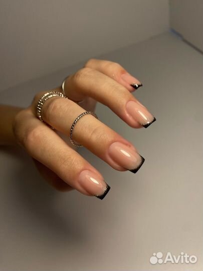 Модель на маникюр