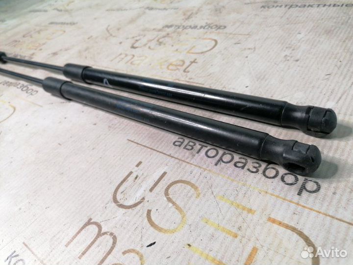 Амортизатор крышки багажника Skoda Rapid NH3 1.6