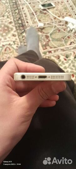 iPhone SE, 64 ГБ
