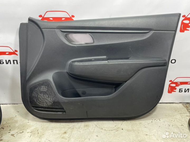 Обшивка боковой двери передняя правая Hyundai