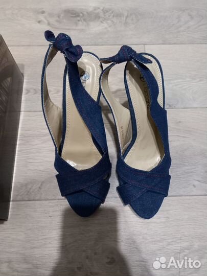 Босоножки разные