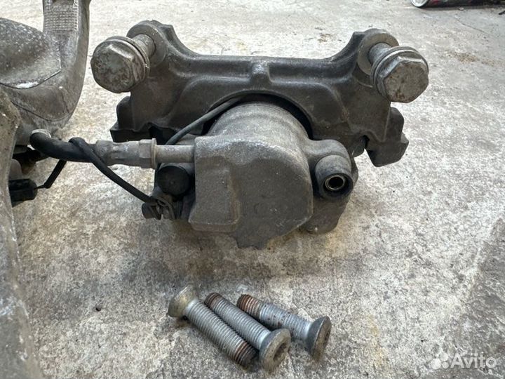 Цапфа передняя левая Audi A4 B8 caea 2010