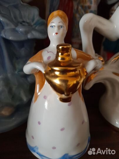 Статуэтка фарфор