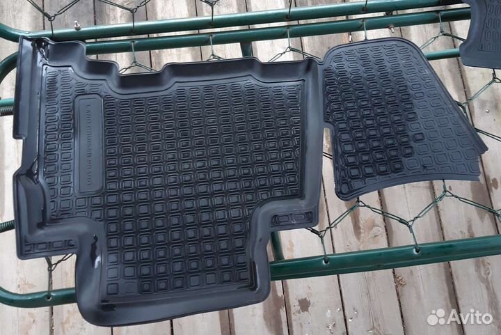 Автомобильные коврики резиновые