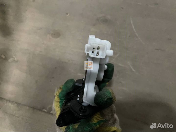 Замок крышки багажника Nissan Qashqai J11