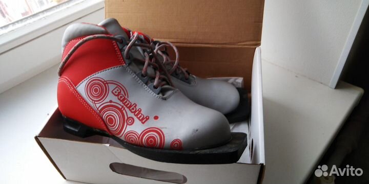 Продам лыжные ботинки 33 размер