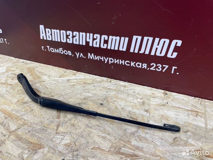 Поводок дворника левый Renault Logan