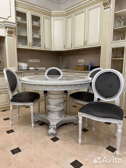 Комплект стол и стулья.Оплата при получении