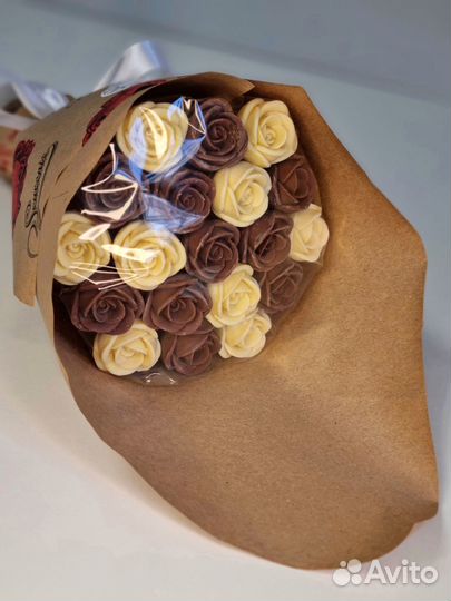 Букет - 19 Роз из Белого и Молочного Шоколада