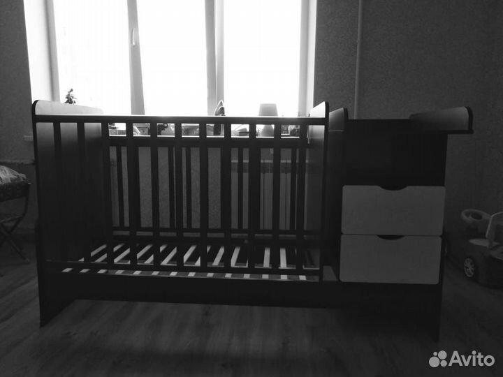Продается детская кроватка с функцией качалки