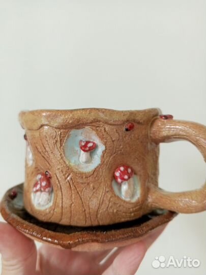 Прелестная чашка с мухоморами и Божьими коровками