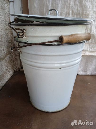 Продам ведро эмалированное с крышкой