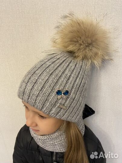 Шапка с меховым помпоном и шарф снуд