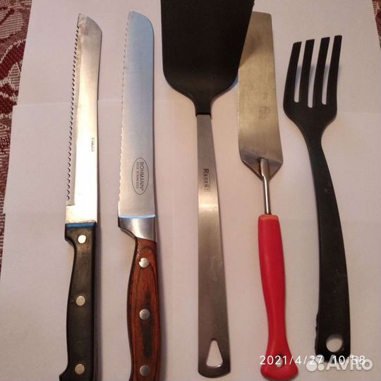 Два ножа и три лопатки