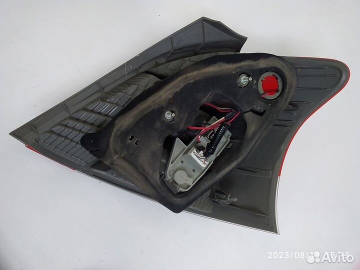 Стоп сигнал левый тойота витц 2010