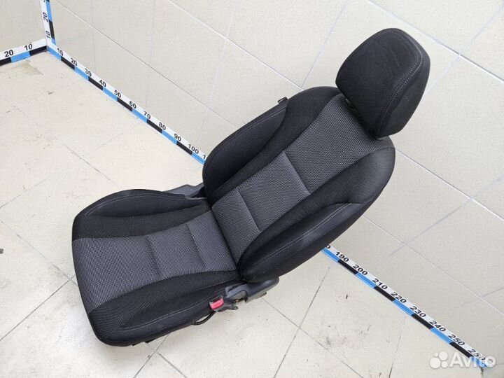 Сиденье переднее правое Hyundai I30 1.4 G4FA 2013