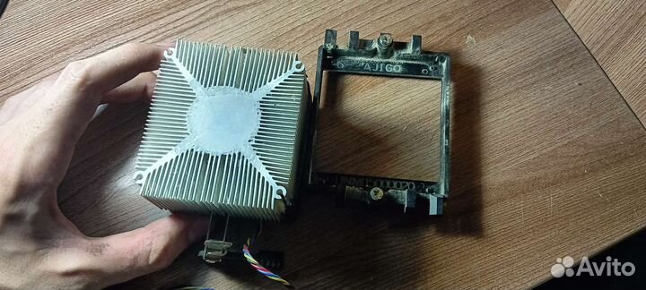 Кулер под сокет 989 (если не ошибаюсь)