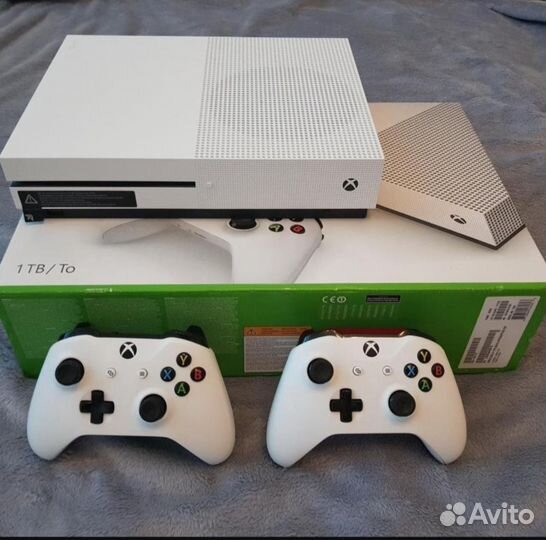 Xbox One s+2 джойстика+игры