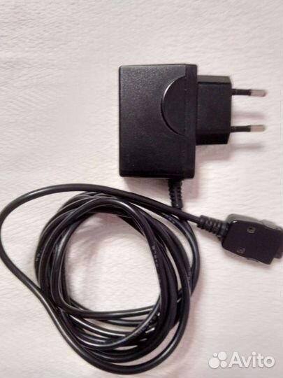 Зарядное устройство для мобильного телефона