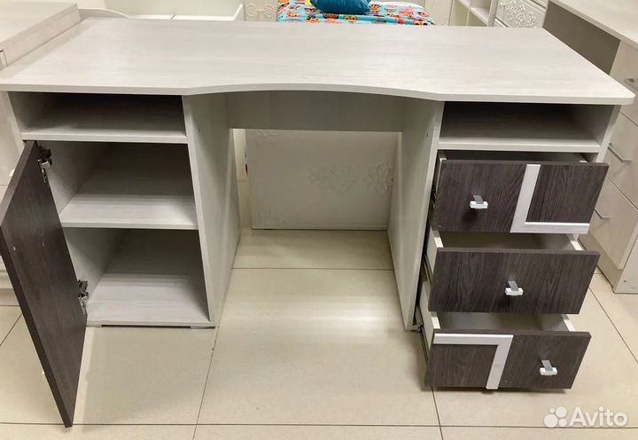 Стол письменный Омега 16