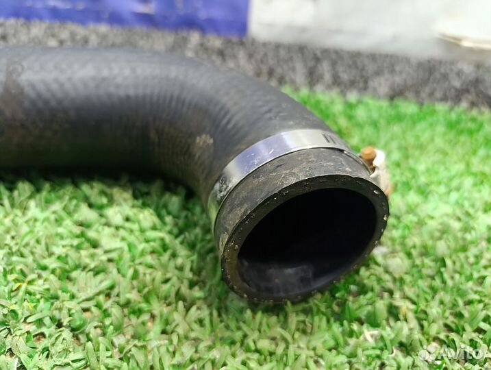 Патрубок интеркулера левый Mitsubishi Pajero Sport