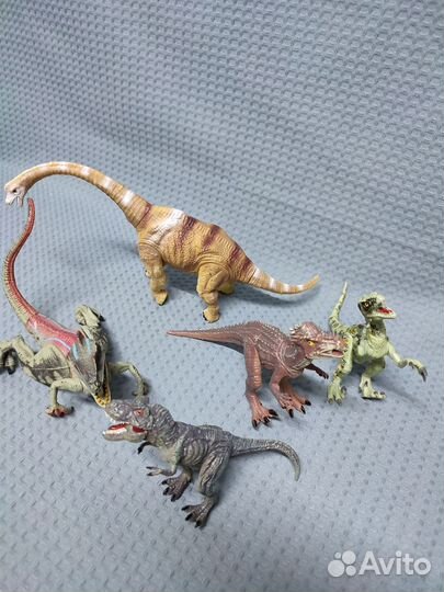 Динозавры игрушки с двигающимися частями