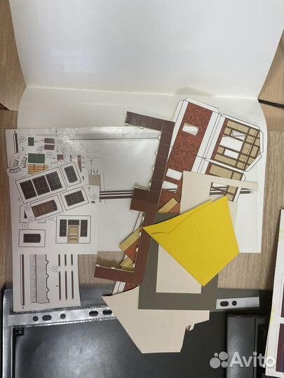 Модель-склейка бумажная. Жд станция