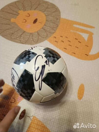 Мяч сувенирный с автографами сборной чм 2018
