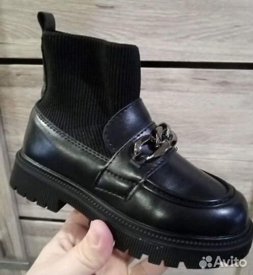 Ботинки для девочки новые 28 размер