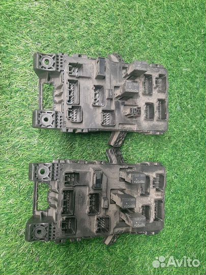 В наличии: блок предохранителей Toyota Avensis 1