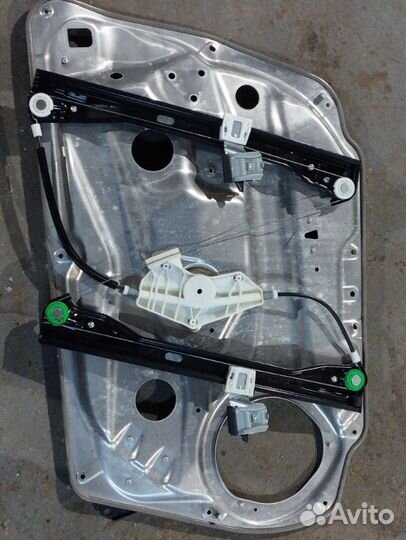 Стеклоподъемник передний левый Mercedes Benz C200