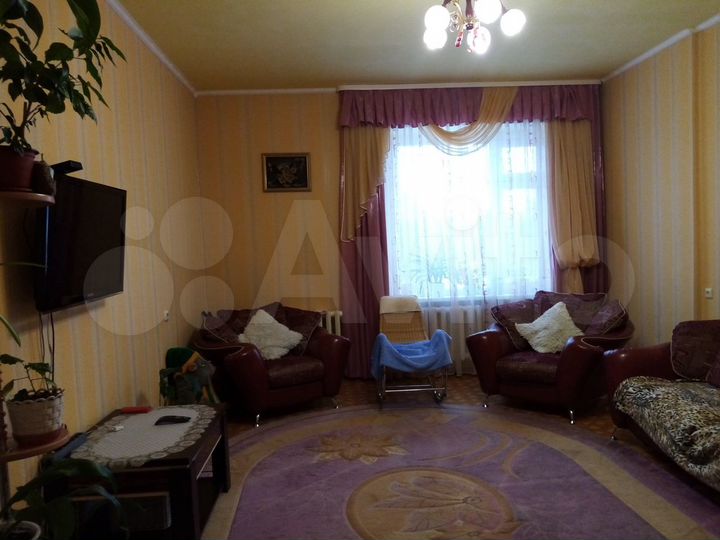 3-к. квартира, 82 м², 2/4 эт.