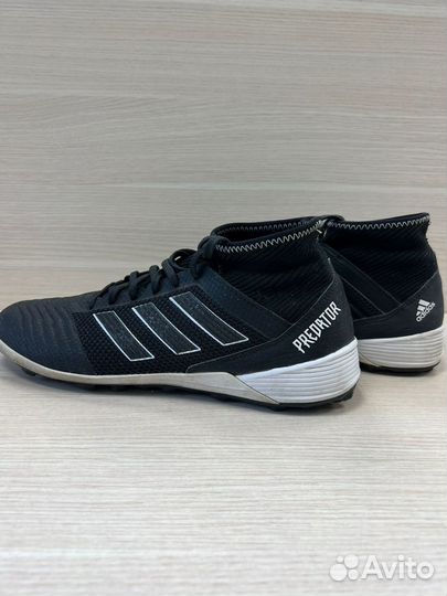 Футбольные бутсы adidas predator