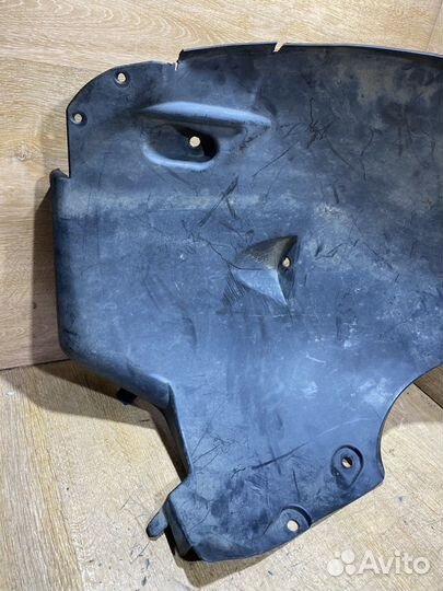Подкрылок передний правый Mercedes W211 1704206