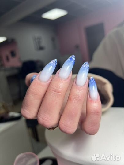 Модель на маникюр оплата только за расходники