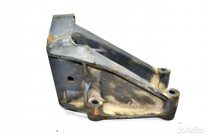 Кронштейн реактивной тяги, переднего моста, правый